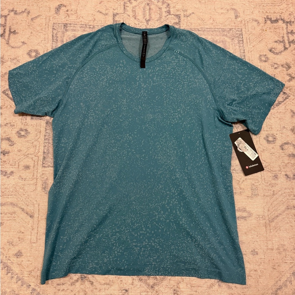 Lululemon Men’s blue short sleeve shirt